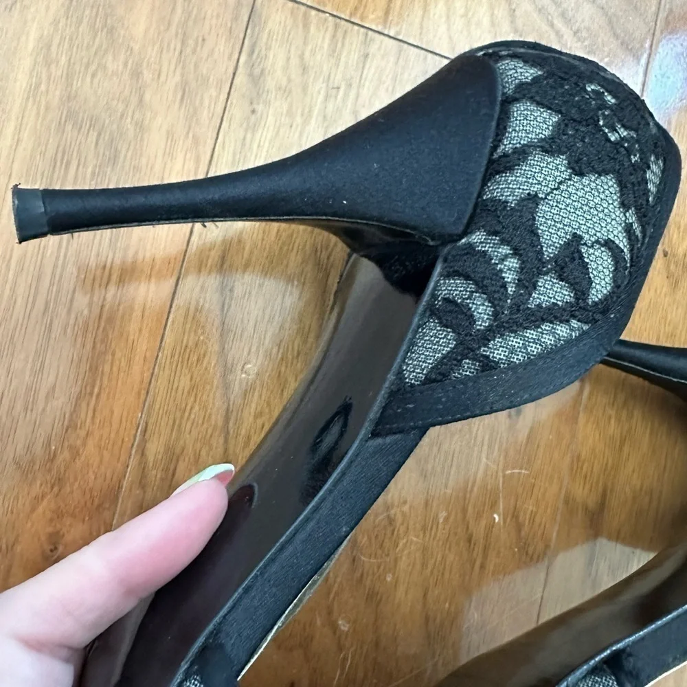Stuart Weitzman Lace D’Orsay Black Guipure Lace Stiletto Pumps | 10 M